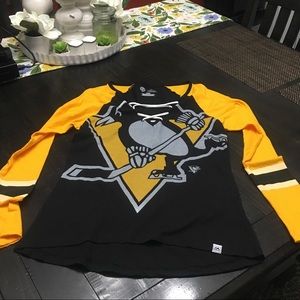 Pittsburgh Penguins NWOT v-neck women’s hockey tee